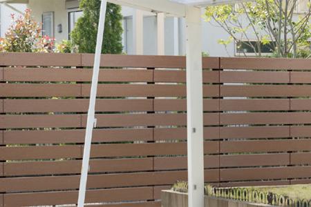 <span class="icon_label">エコロッカ(人工再生木材）</span>フェンス材「Air Amazing FENCE（エア・アメージングフェンス）」